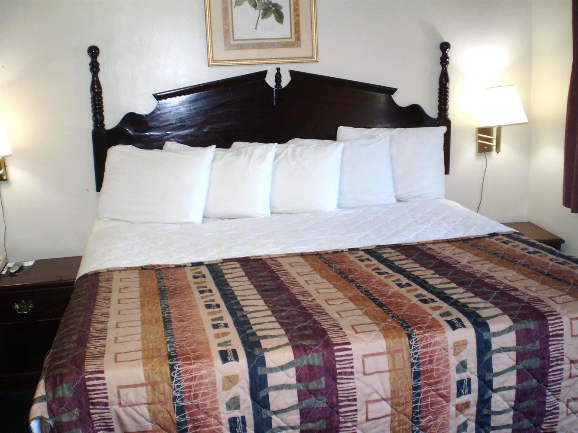 Sunrise Inn - Brownsville Экстерьер фото