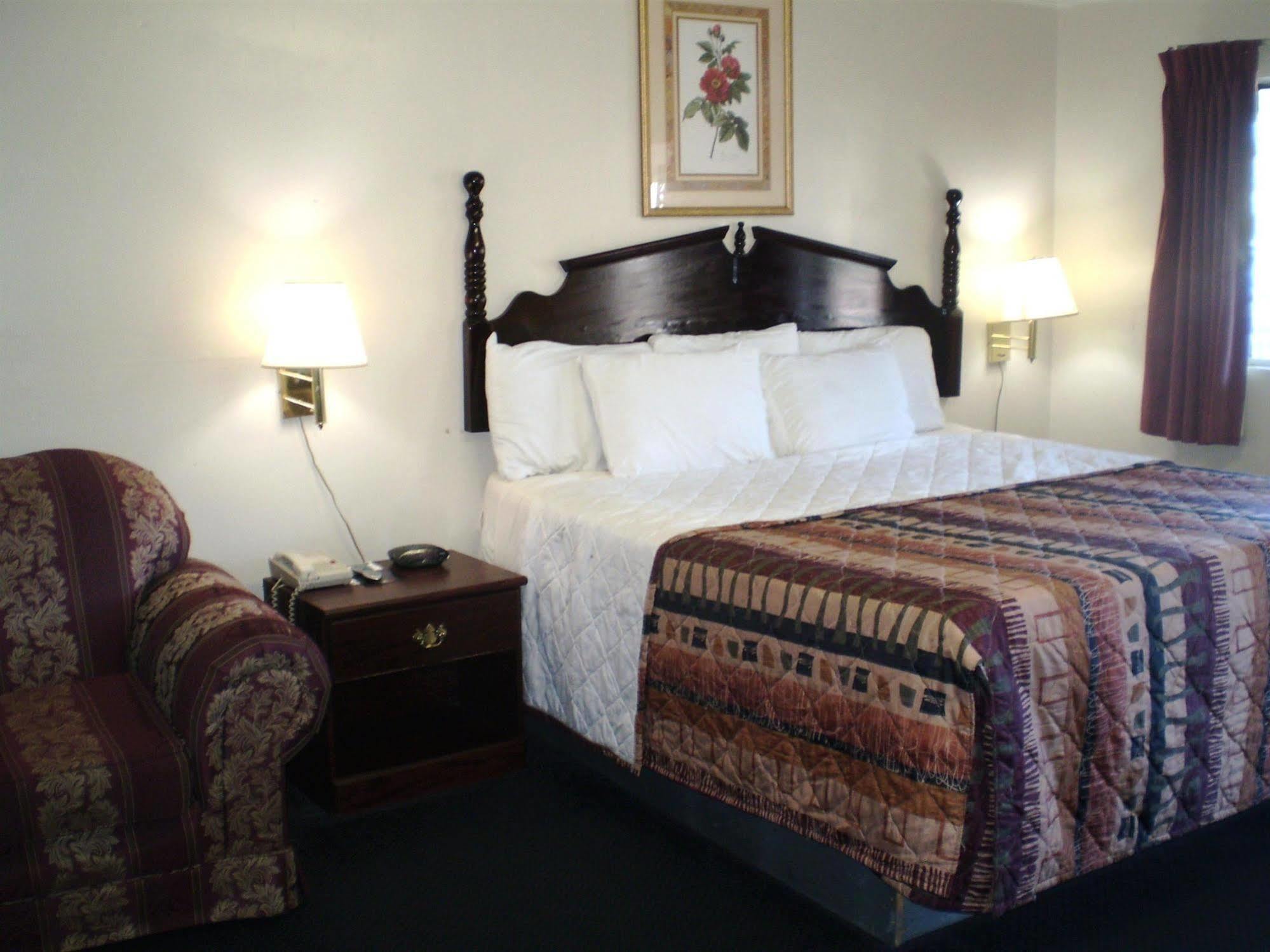 Sunrise Inn - Brownsville Экстерьер фото